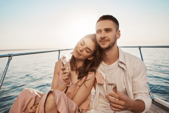 Celebrate her 30th birthday with a cozy dinner on a yacht