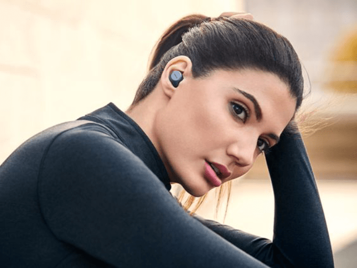Convenient wireless headphones give your friends great experiences