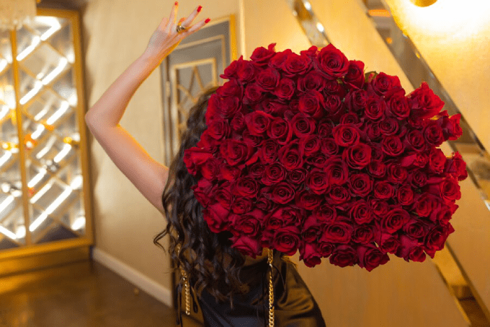 Marked her 30th birthday with a bouquet of fresh roses