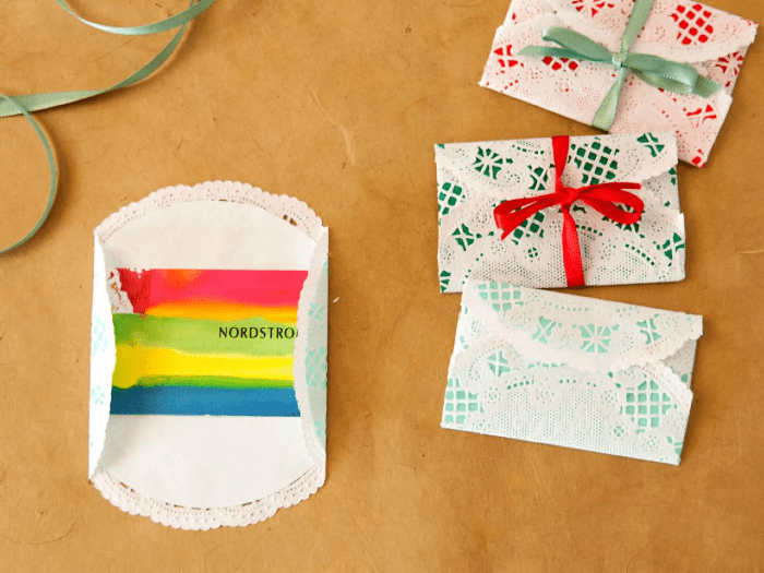 Ways to beautifully enclose a gift card for Christmas