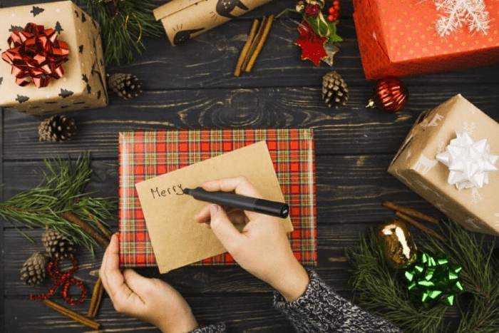 Ideas for Crafting a Christmas Card Message to Your Girlfriend