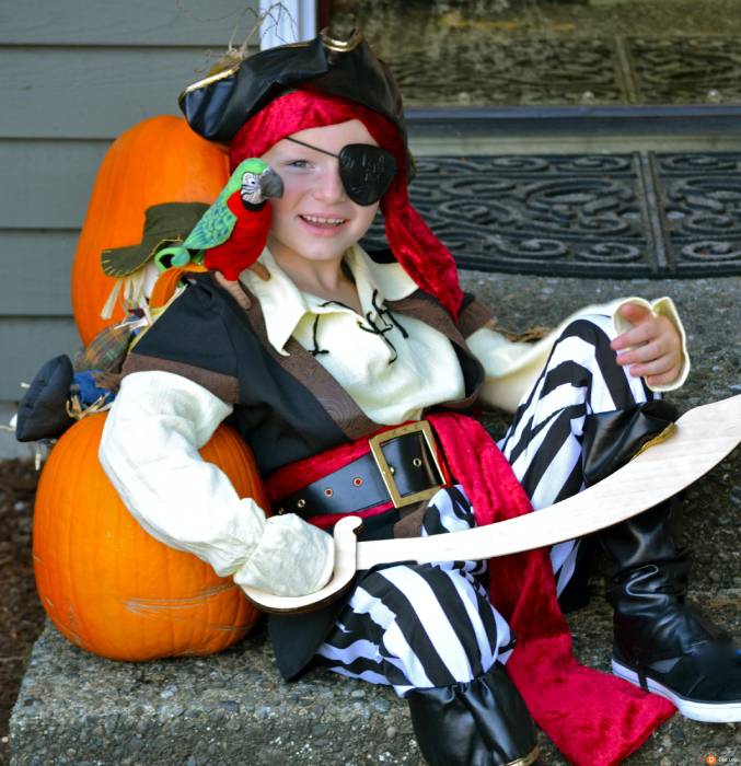 Last-minute Halloween Costume Ideas for Pirate