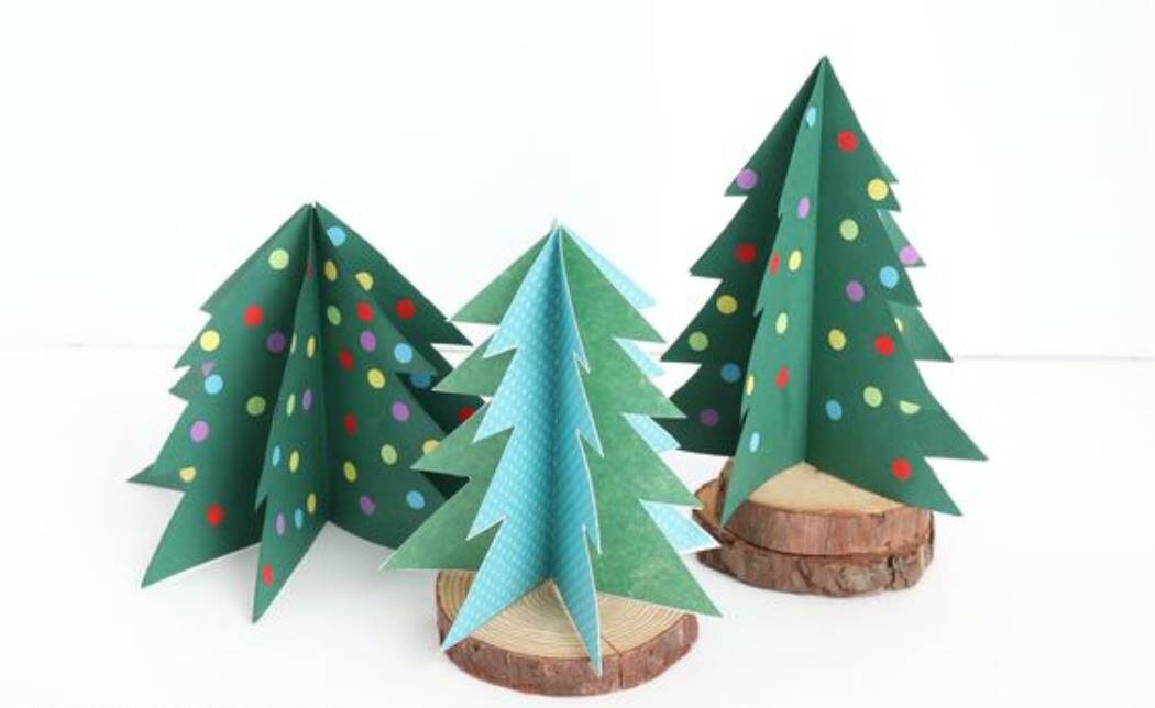 How to make a Christmas tree from paper