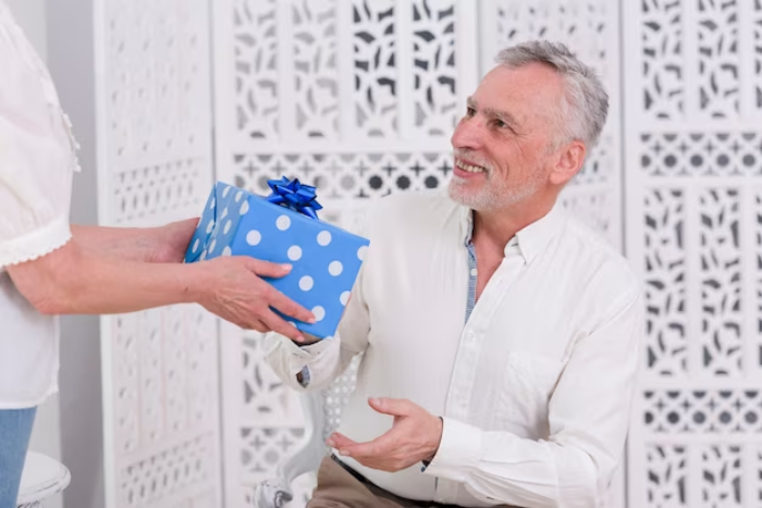 Options for Celebrating a Man's 60th Birthday with Gifts