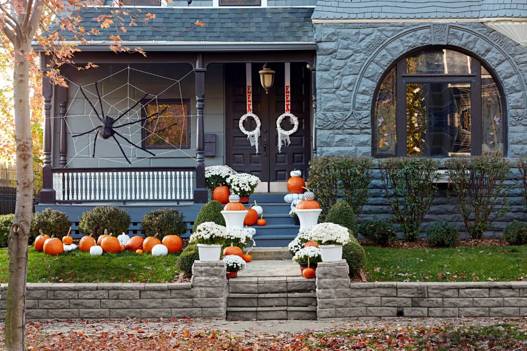 outdoor Halloween decorations