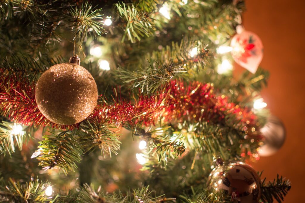 how to decorate a real christmas tree with lights