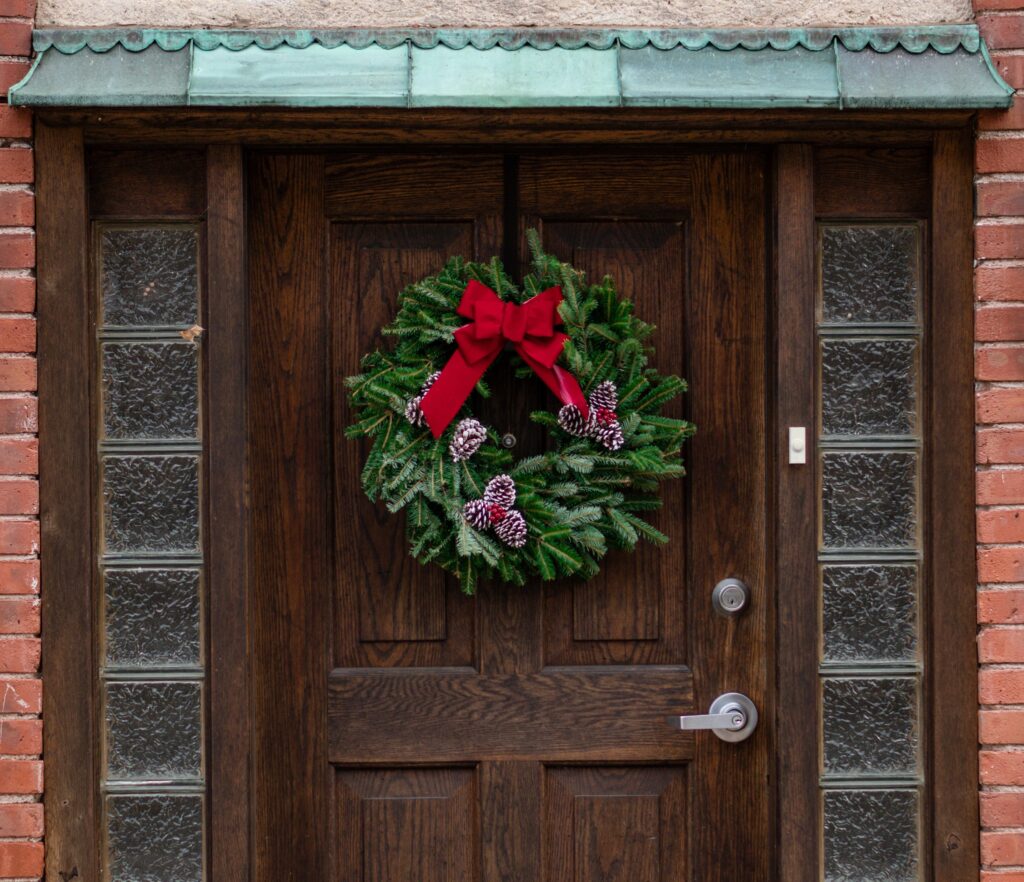 how to decorate a door for xmas