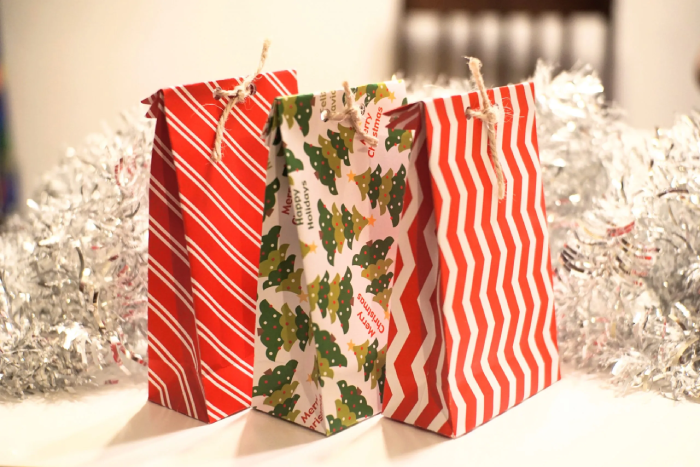 Constructing a Gift Carrier from Wrapping Material