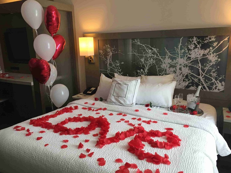 What-to-Consider-When-Doing-Valentines-Day-Room-Decor?