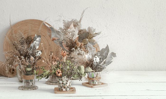 Embrace the beauty of simplicity with a centerpiece that exudes rustic elegance