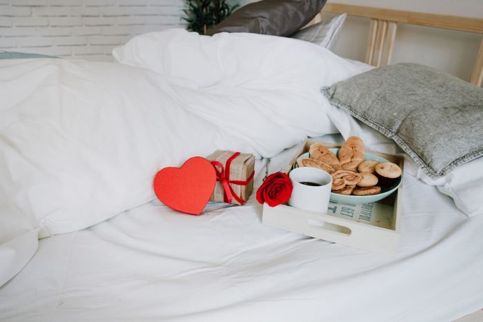 Transform your bedroom into a romantic haven with charming Valentine's Day decorations.